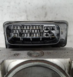 Bloc ABS (freins anti-blocage) TOYOTA YARIS 1 Photo n°4