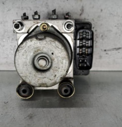 Bloc ABS (freins anti-blocage) TOYOTA YARIS 1 Photo n°5