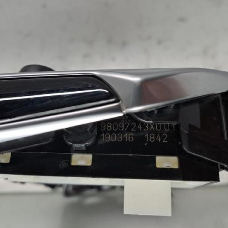 Commande autoradio PEUGEOT 2008 1