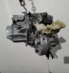 Boite de vitesses PEUGEOT 208 1 Photo n°1