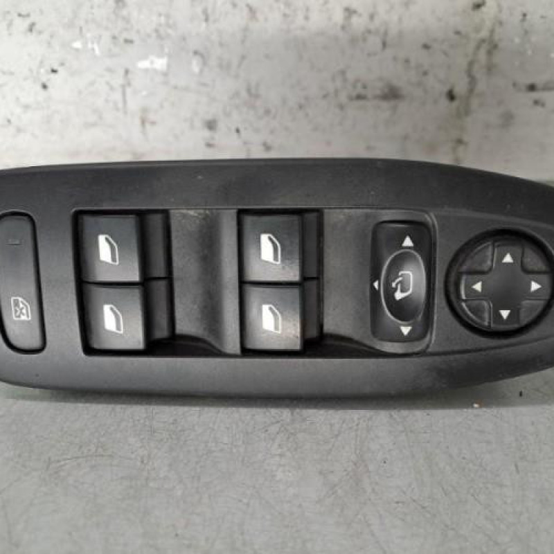 Interrupteur de leve vitre avant gauche PEUGEOT 2008 1