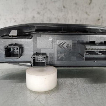 Interrupteur de leve vitre avant gauche PEUGEOT 2008 1