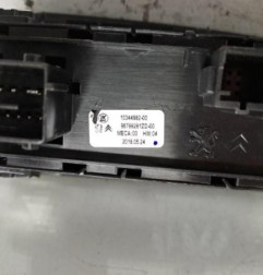 Interrupteur de leve vitre avant gauche PEUGEOT 308 2 Photo n°1