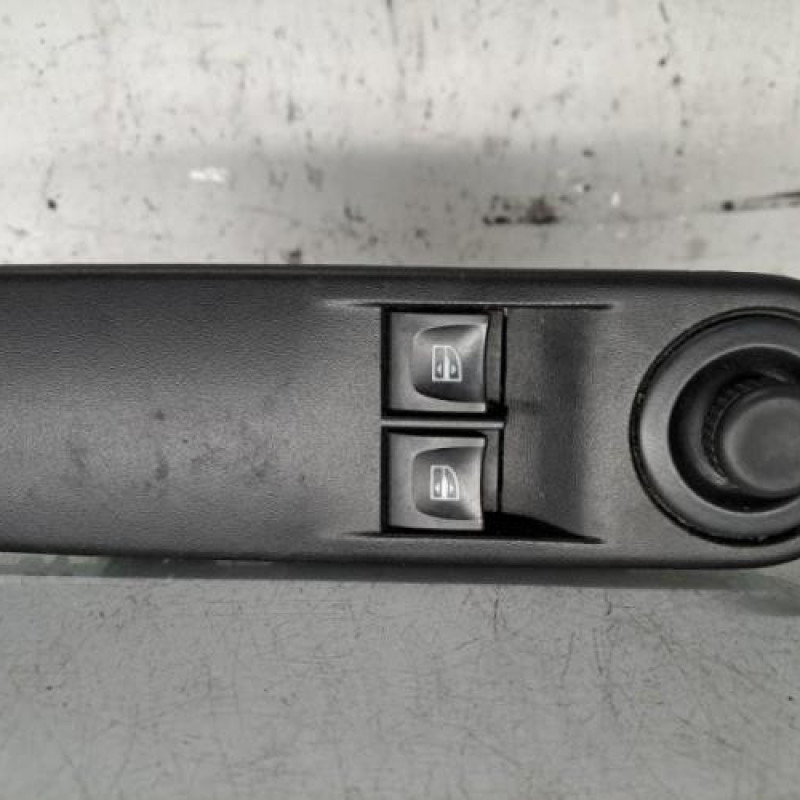 Interrupteur de leve vitre avant gauche RENAULT CLIO 4