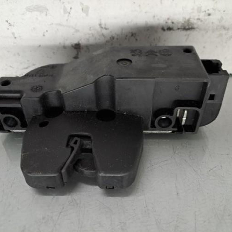 Serrure de coffre PEUGEOT 407