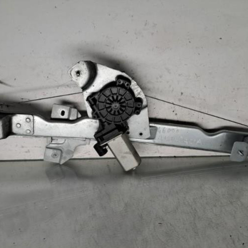 Leve vitre electrique avant droit DACIA DUSTER 1