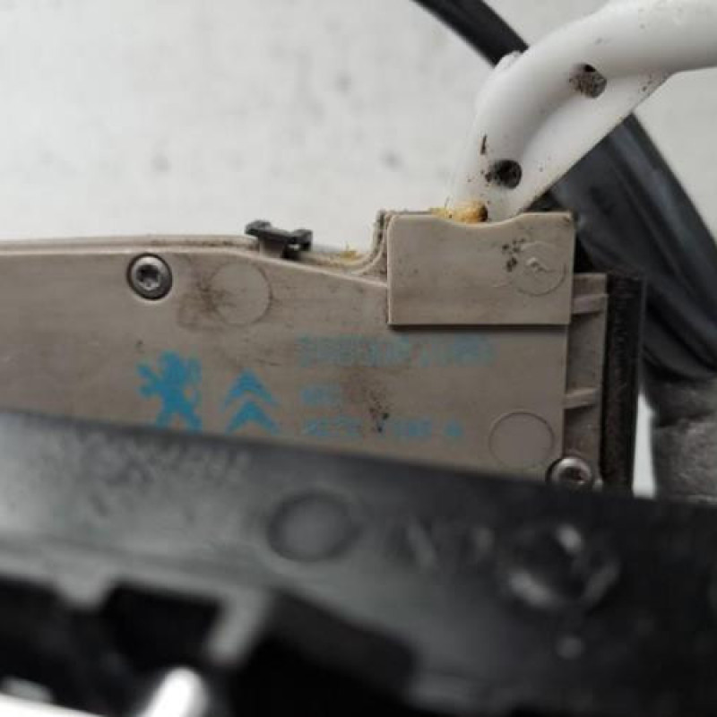 Serrure arriere gauche PEUGEOT 2008 1