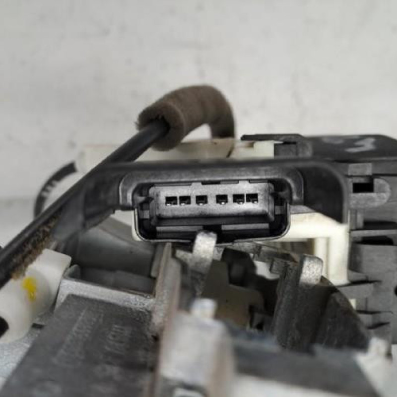 Serrure avant droit PEUGEOT 5008 1