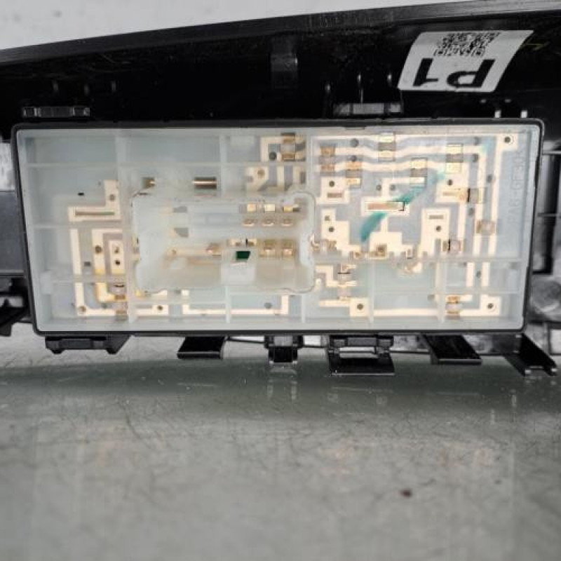 Interrupteur de leve vitre avant droit NISSAN JUKE 2