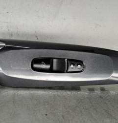 Interrupteur de leve vitre avant droit NISSAN JUKE 2