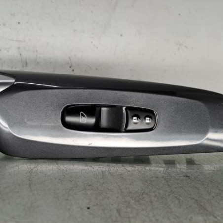 Interrupteur de leve vitre avant droit NISSAN JUKE 2