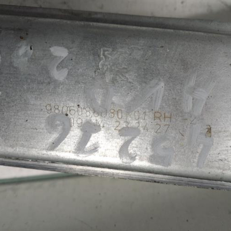 Leve vitre electrique avant droit PEUGEOT 2008 1