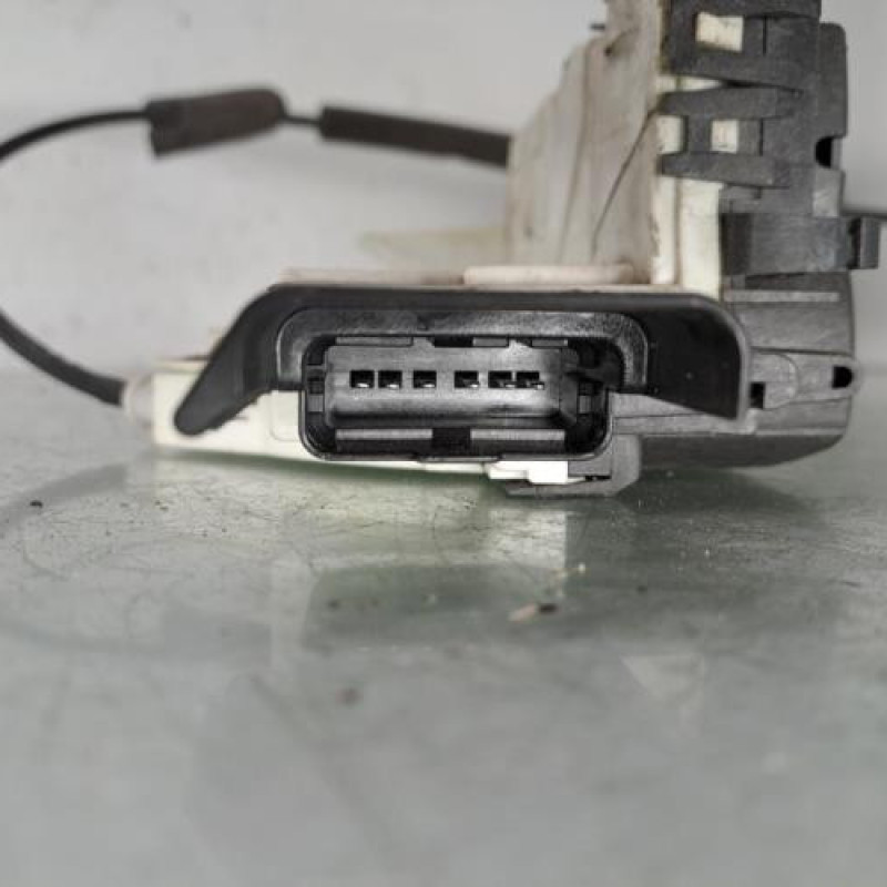 Serrure avant gauche PEUGEOT 5008 1