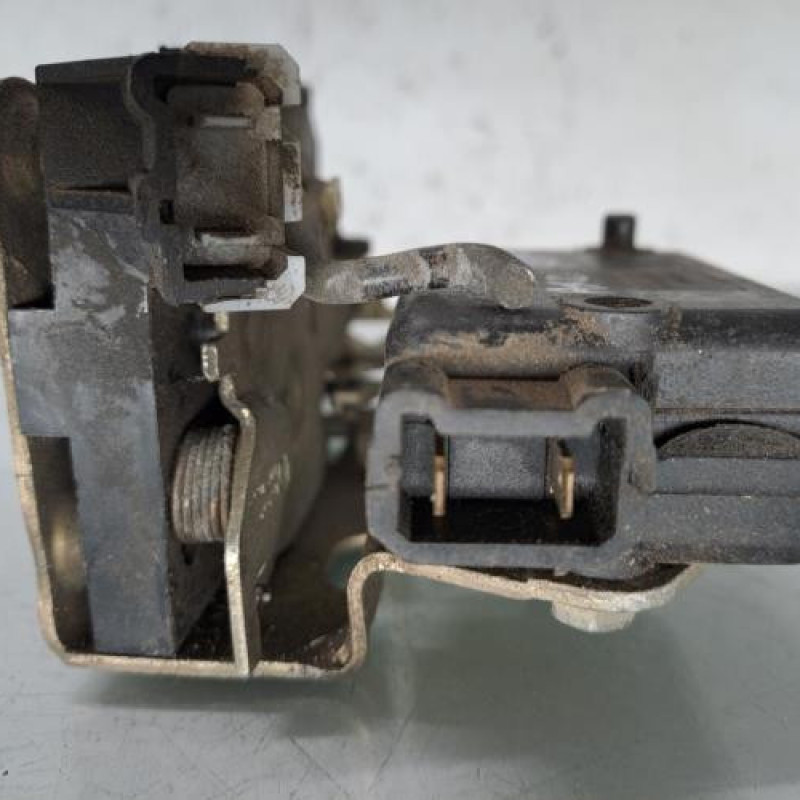 Serrure arriere droit RENAULT R19