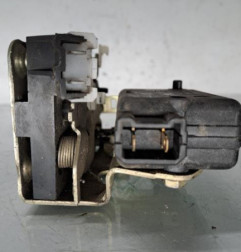 Serrure avant droit RENAULT R19