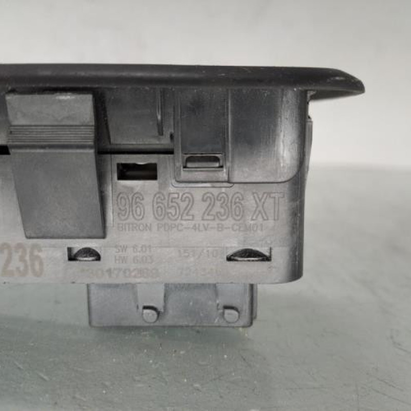 Interrupteur de leve vitre avant gauche CITROEN C3 2