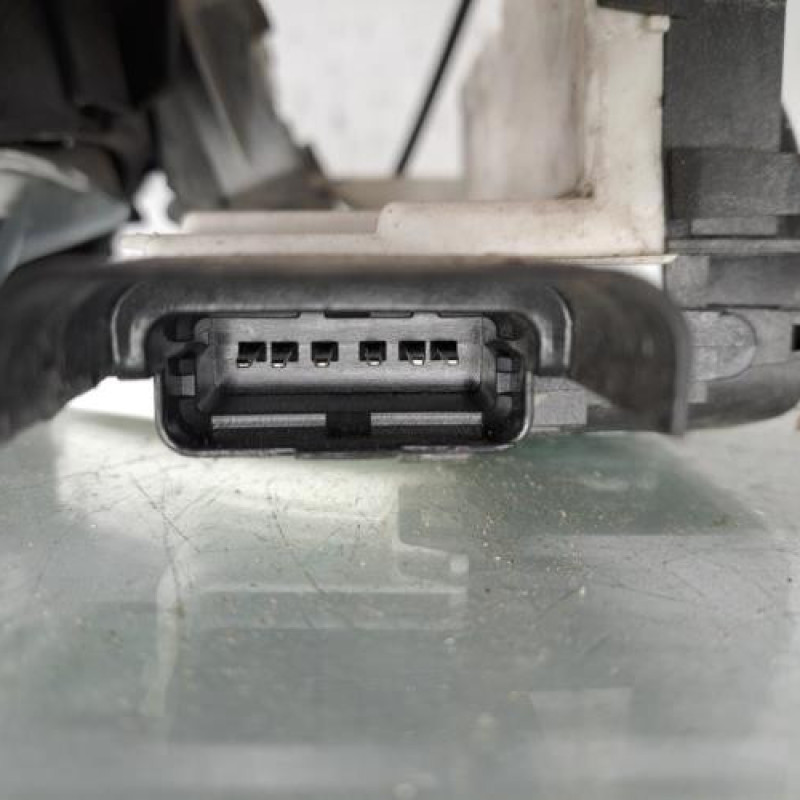 Serrure avant gauche PEUGEOT 3008 1