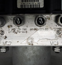 Bloc ABS (freins anti-blocage) PEUGEOT 308 1 Photo n°3