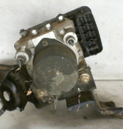 Bloc ABS (freins anti-blocage) TOYOTA RAV4 2 Photo n°1