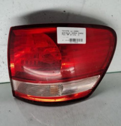 Feu arriere principal droit (feux) TOYOTA AVENSIS VERSO Photo n°1