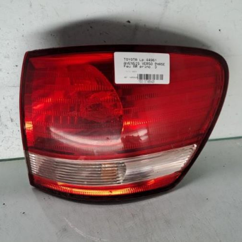 Feu arriere principal droit (feux) TOYOTA AVENSIS VERSO