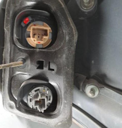 Feu arriere principal gauche (feux) TOYOTA AVENSIS VERSO Photo n°3