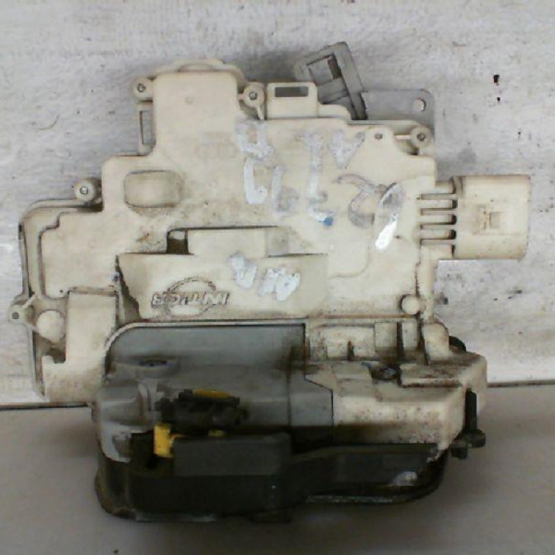 Serrure avant droit AUDI A4 2