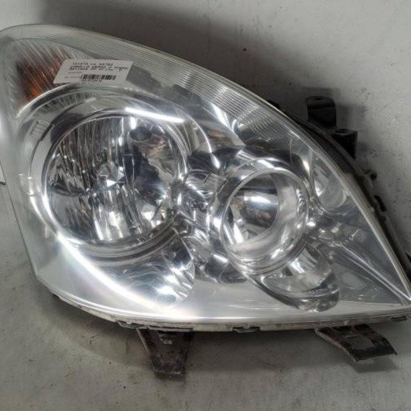 Optique avant principal droit (feux)(phare) TOYOTA COROLLA VERSO 2