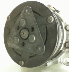 Compresseur clim VOLKSWAGEN POLO 3 Photo n°4