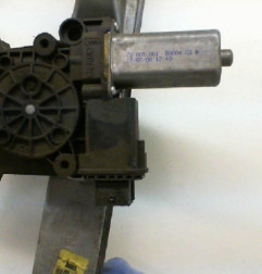 Leve vitre electrique avant gauche OPEL CORSA D