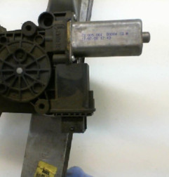 Leve vitre electrique avant gauche OPEL CORSA D Photo n°5