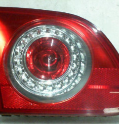 Feu arriere secondaire gauche (feux) VOLKSWAGEN PASSAT 5 Photo n°1