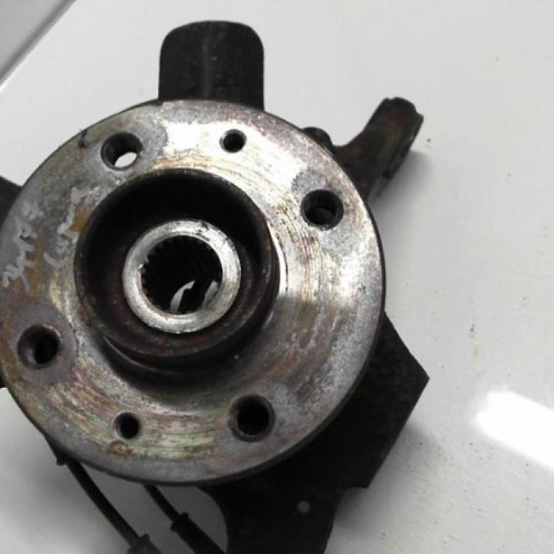 Fusee avant gauche RENAULT LAGUNA 1