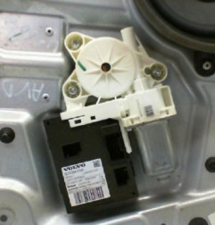 Leve vitre electrique avant droit VOLVO V 50 Photo n°7