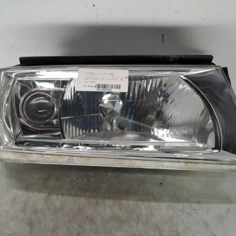 Optique avant principal droit (feux)(phare) SKODA OCTAVIA 1