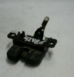 Serrure de hayon VOLKSWAGEN GOLF 4 Photo n°4