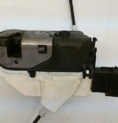 Serrure avant droit PEUGEOT 3008 1