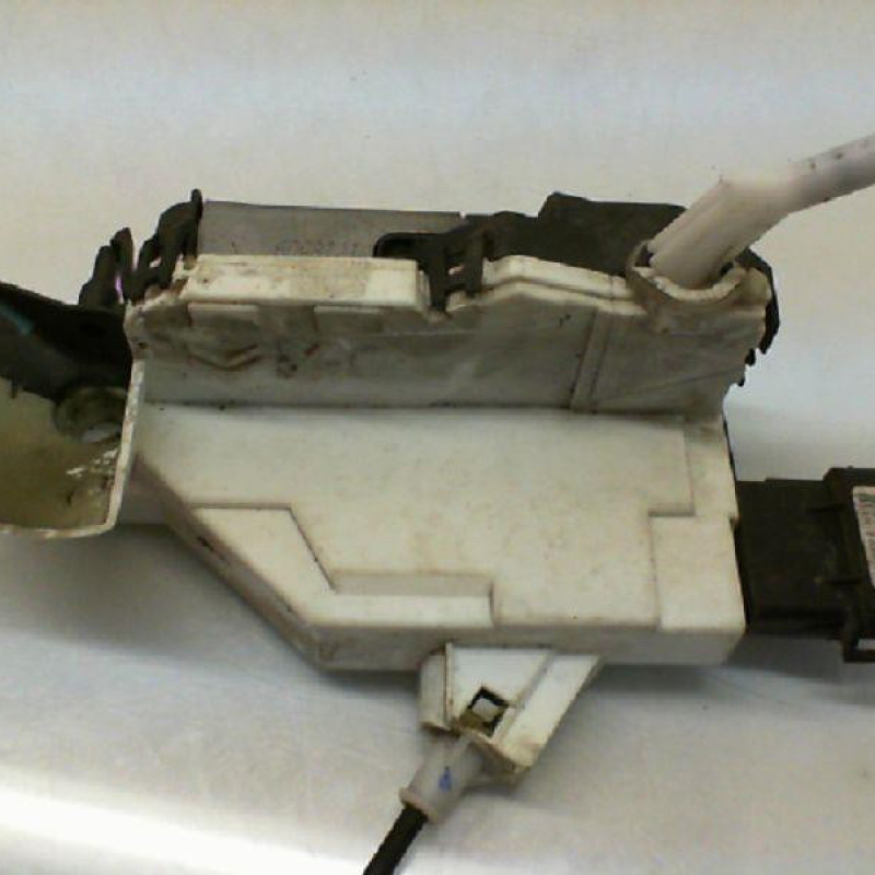 Serrure avant gauche PEUGEOT 3008 1