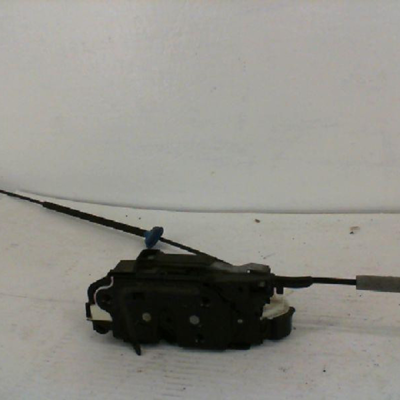 Serrure avant droit VOLKSWAGEN SCIROCCO 3