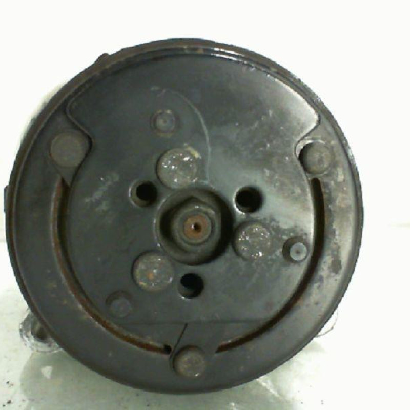 Compresseur clim VOLKSWAGEN POLO 3