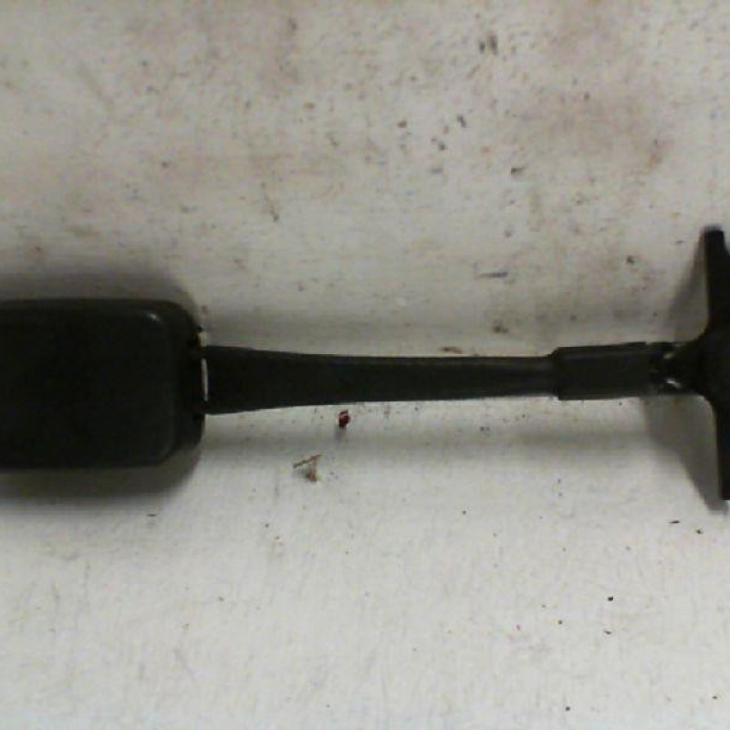 Attache ceinture avant gauche FORD FIESTA 5