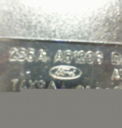 Attache ceinture avant gauche FORD FIESTA 5 Photo n°3