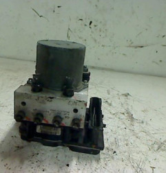 Bloc ABS (freins anti-blocage) TOYOTA COROLLA VERSO 2 Photo n°1