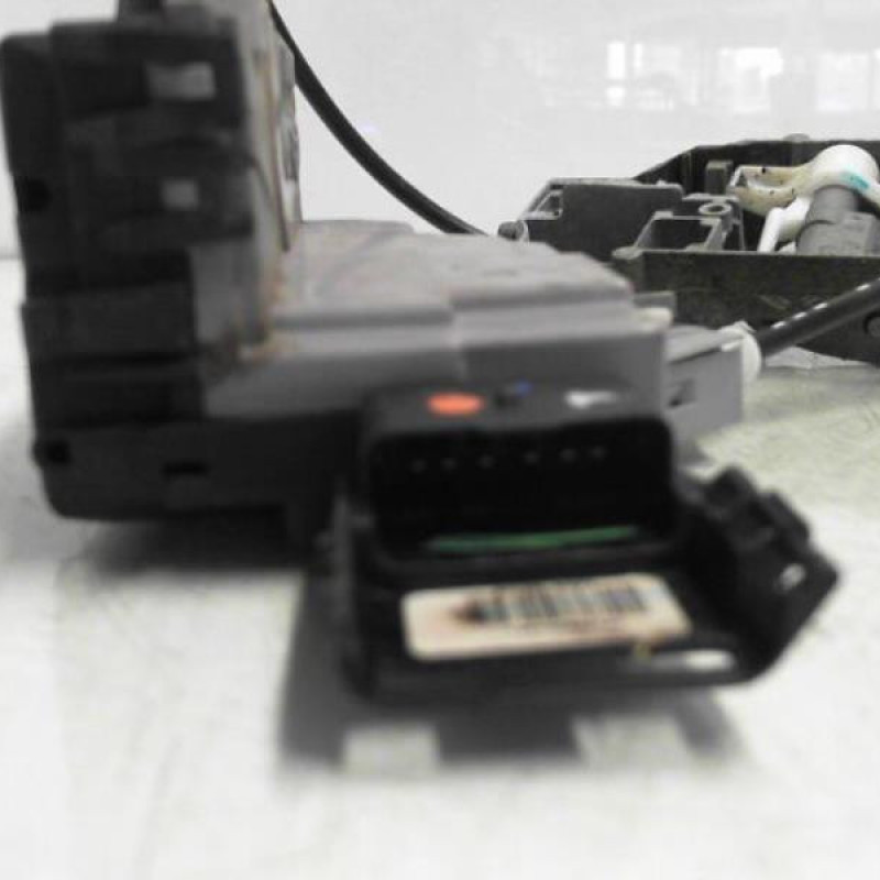 Serrure arriere droit PEUGEOT 308 1