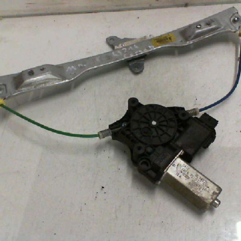 Leve vitre electrique avant droit OPEL CORSA D