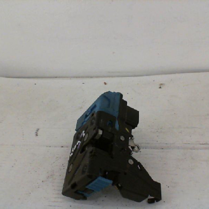 Serrure avant gauche VOLVO V 70 1