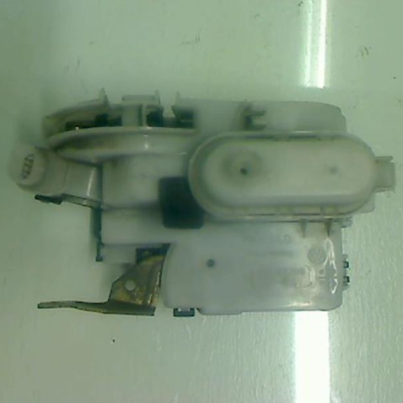 Serrure avant droit VOLKSWAGEN POLO 3