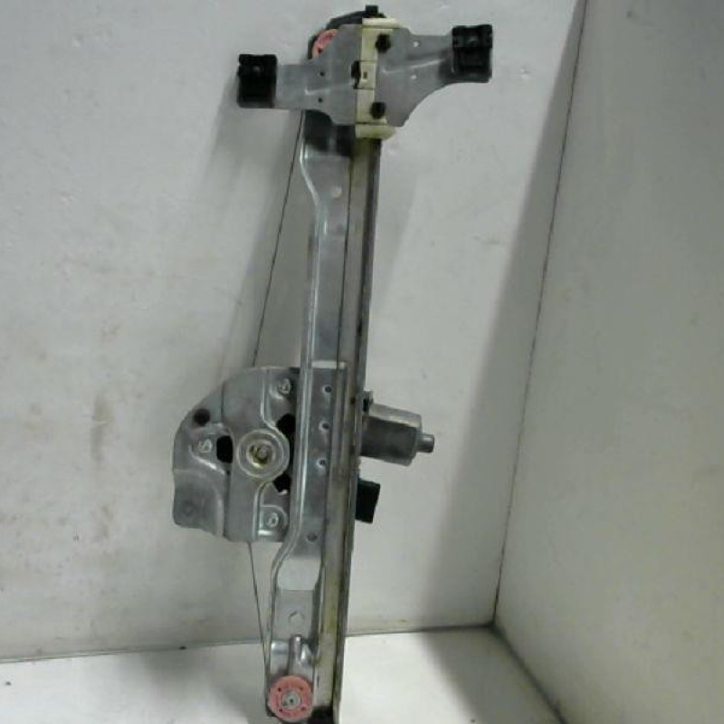 Leve vitre electrique avant gauche PEUGEOT 208 1