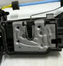 Serrure arriere gauche BMW SERIE 2 F46 Photo n°1