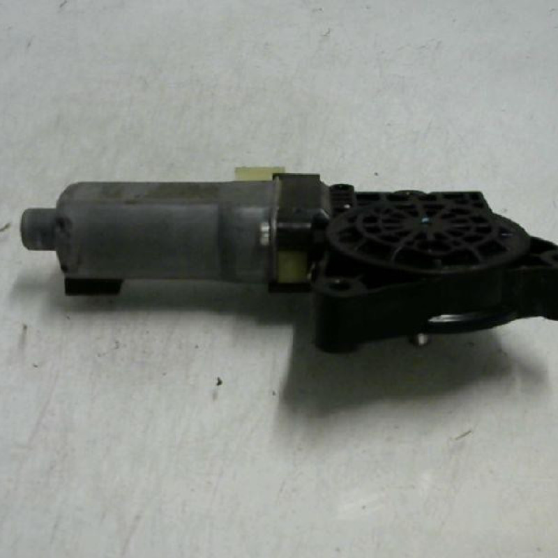 Leve vitre electrique avant droit KIA CARENS 3